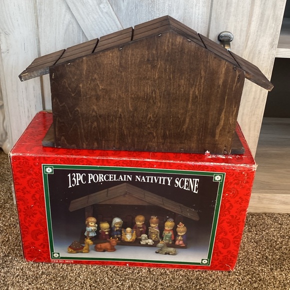 1970s Trimmings Etc Porcelain religious thirteen piece Christmas nativity - Picture 14 of 14